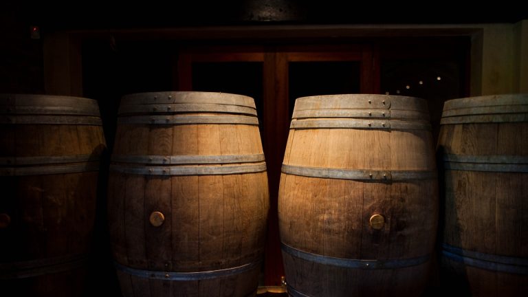 Varnished vs. Unvarnished Barrels: Which Is Best for Your Garden?